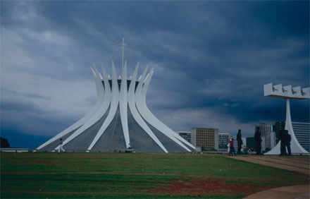 Niemeyer, Catedral, Brasilia. Foto: Louise Noelle