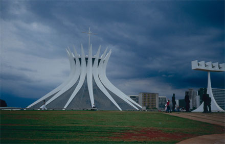 Niemeyer, Catedral, Brasilia. Foto: Louise Noelle