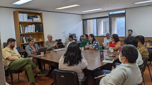 Seminario PAPIIT IA400623: “Documentación, control terminológico y catalogación del patrimonio fotográfico del Archivo Fotográfico Manuel Toussaint del Instituto de Investigaciones Estéticas”, Ciudad de México, 2023. Foto: Betsabé Miramontes