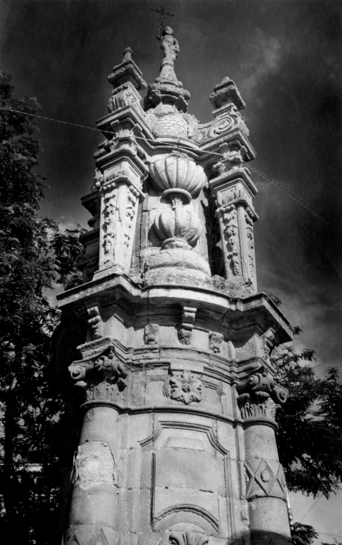 Francisco de la Maza, Torrecilla en el puente de Toledo, fotografía, 1956, Cartas barrocas, p. 41