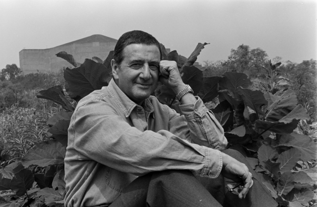 Alberto Dallal, 1993. Foto: Ernesto Peñaloza, Archivo Fotográfico