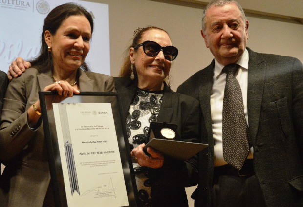 Alberto Dallal en la recepción de la Medalla Bellas Artes 1996. Foto: AFMT